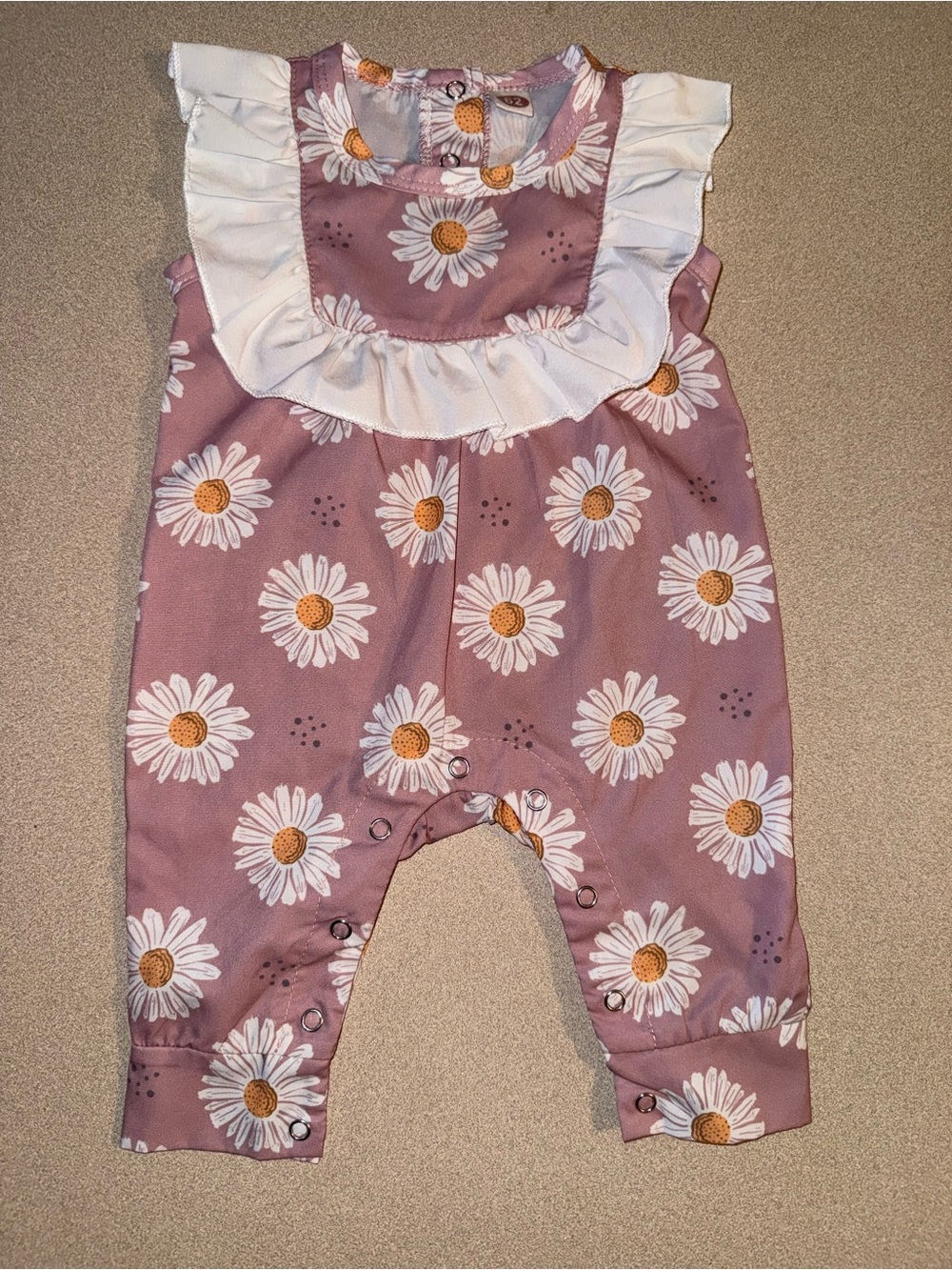Floral jumpsuit size 62 (I think around 3 months)